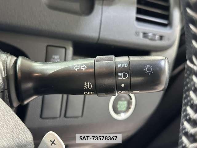 Toyota VOXY 2012-01 7790321-11