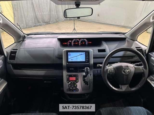 Toyota VOXY 2012-01 7790321-16