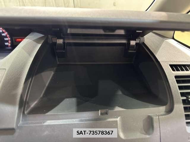 Toyota VOXY 2012-01 7790321-24