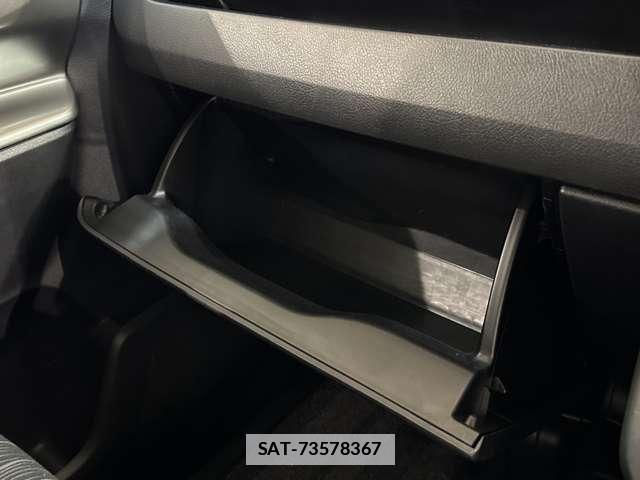 Toyota VOXY 2012-01 7790321-26