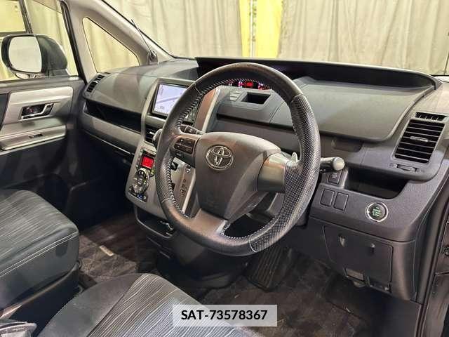 Toyota VOXY 2012-01 7790321-8
