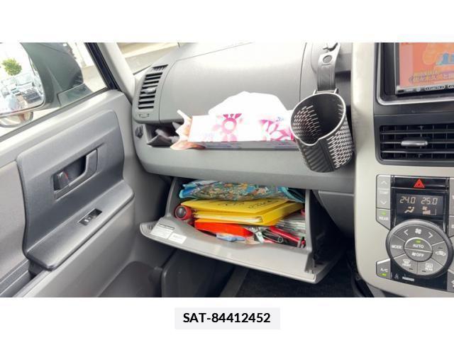 Toyota VOXY 2008-04 7790305-12