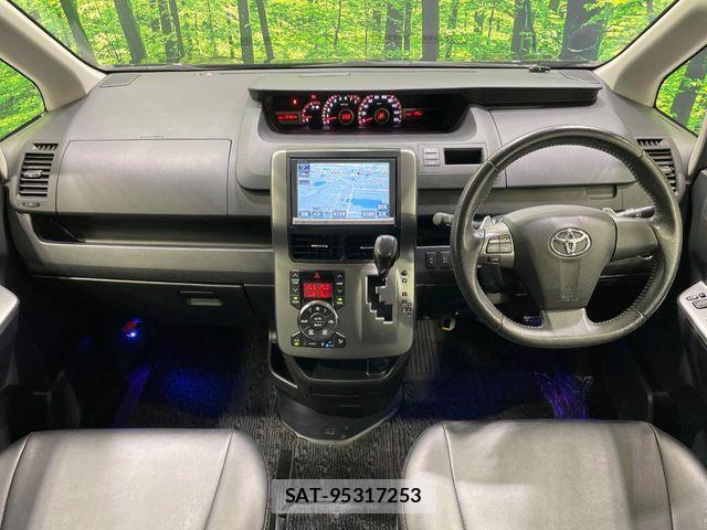 Toyota VOXY 2013-03 7790314-1