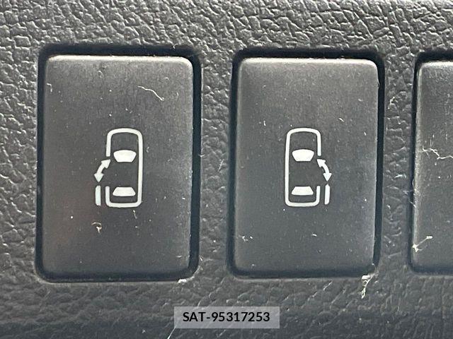 Toyota VOXY 2013-03 7790314-3