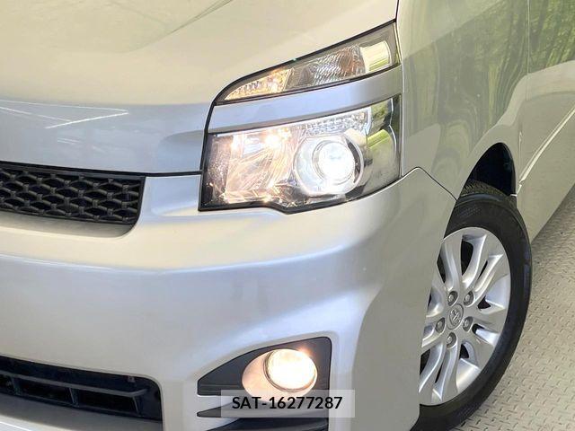 Toyota VOXY 2013-10 7790309-12