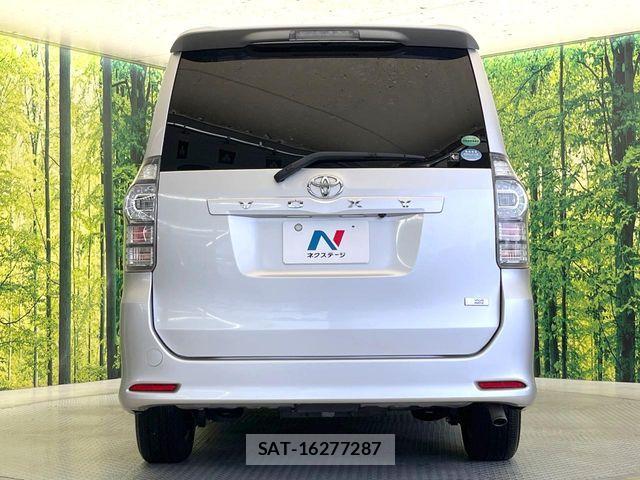 Toyota VOXY 2013-10 7790309-15