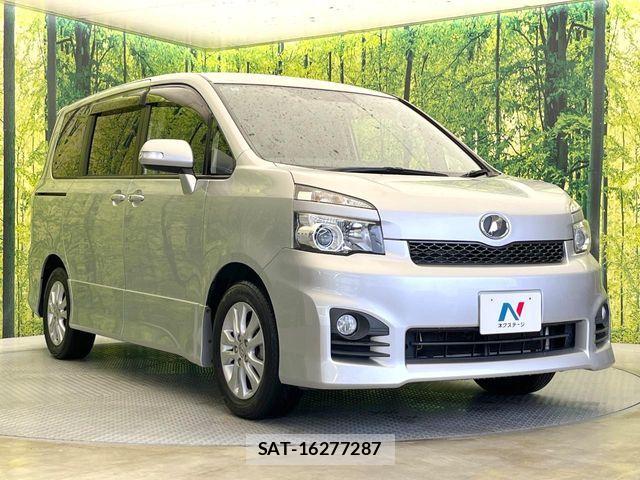 Toyota VOXY 2013-10 7790309-16