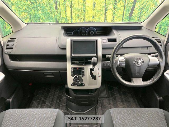 Toyota VOXY 2013-10 7790309-1