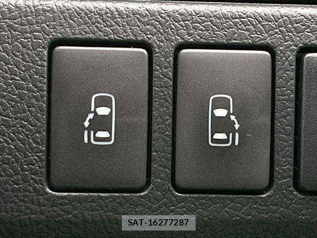 Toyota VOXY 2013-10 7790309-2