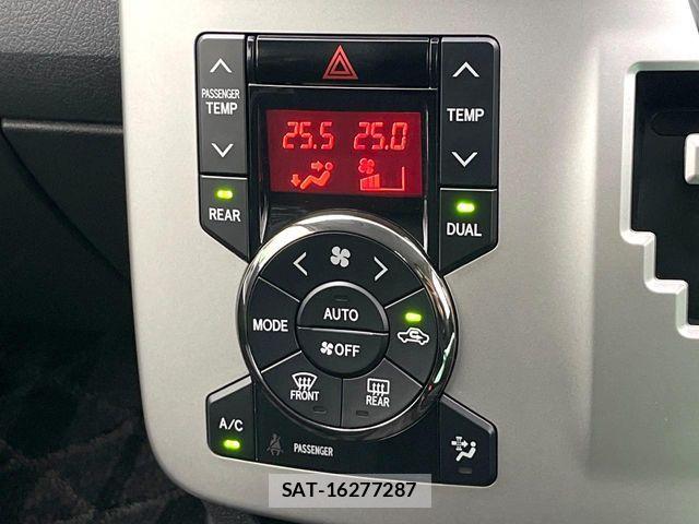 Toyota VOXY 2013-10 7790309-4