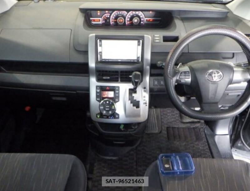 Toyota VOXY 2012-04 7791287-5