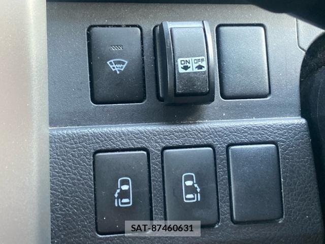 Toyota VOXY 2012-07 7790298-11