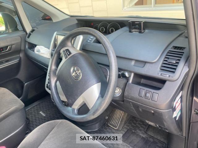 Toyota VOXY 2012-07 7790298-5