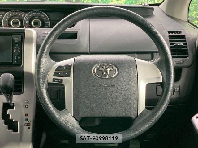 Toyota VOXY 2012-01 7790308-11
