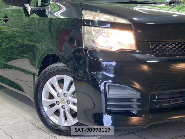 Toyota VOXY 2012-01 7790308-12