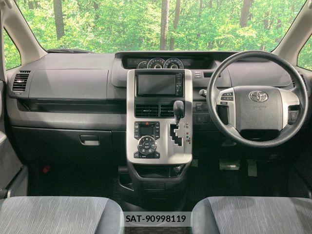 Toyota VOXY 2012-01 7790308-1