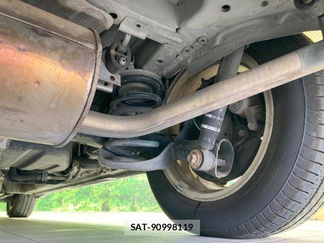 Toyota VOXY 2012-01 7790308-19