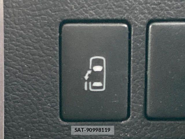 Toyota VOXY 2012-01 7790308-5