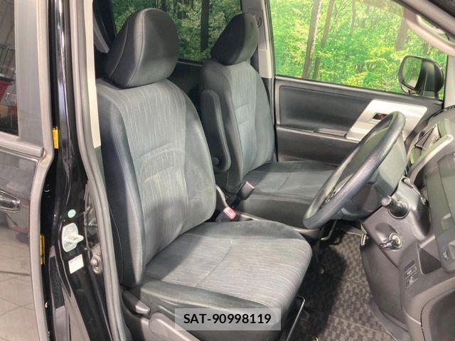 Toyota VOXY 2012-01 7790308-7