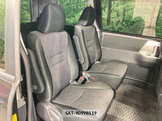 Toyota VOXY 2012-01 7790308-8