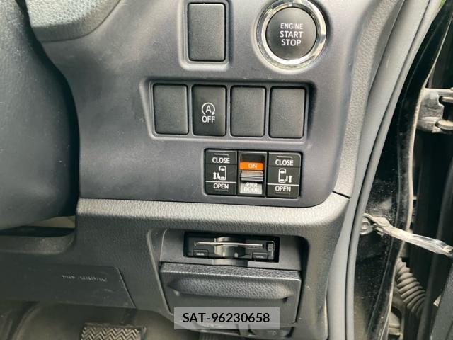 Toyota VOXY 2014-10 7790318-15