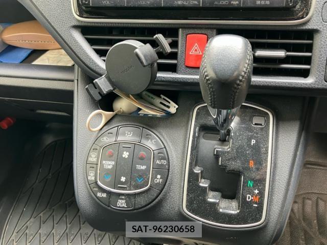 Toyota VOXY 2014-10 7790318-16