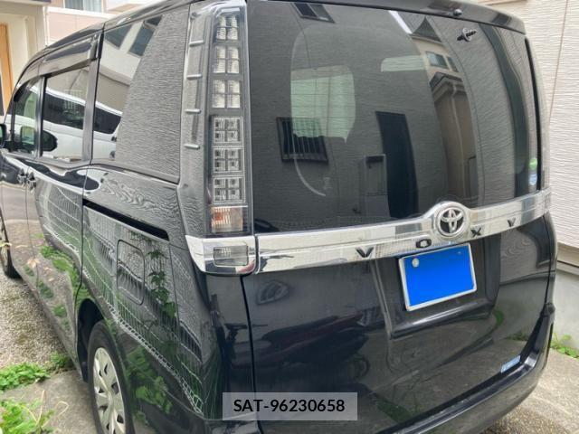 Toyota VOXY 2014-10 7790318-4
