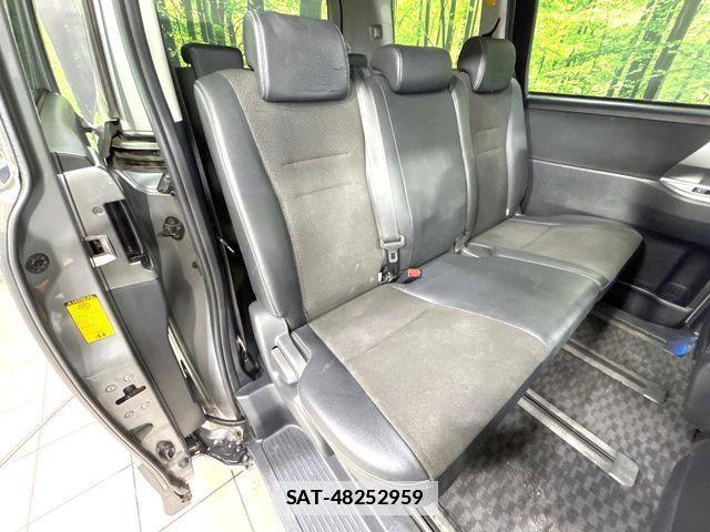 Toyota VOXY 2012-10 7790306-9