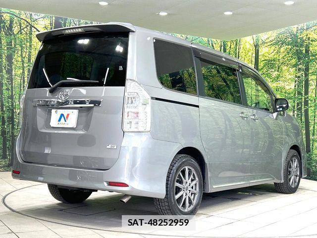 Toyota VOXY 2012-10 7790306-17