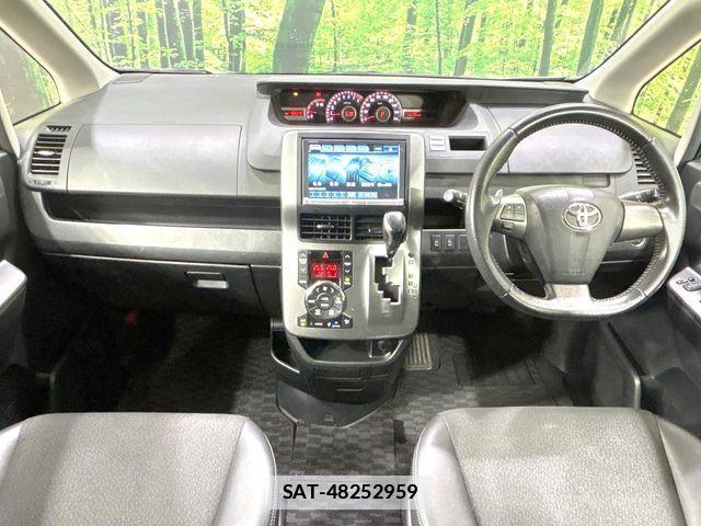 Toyota VOXY 2012-10 7790306-6