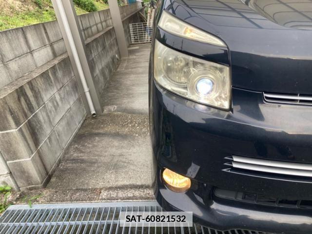 Toyota VOXY 2009-06 7790301-2