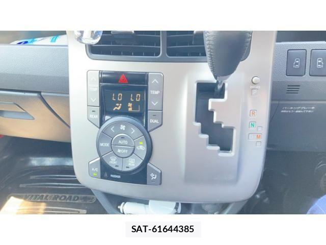 Toyota VOXY 2007-09 7790302-14