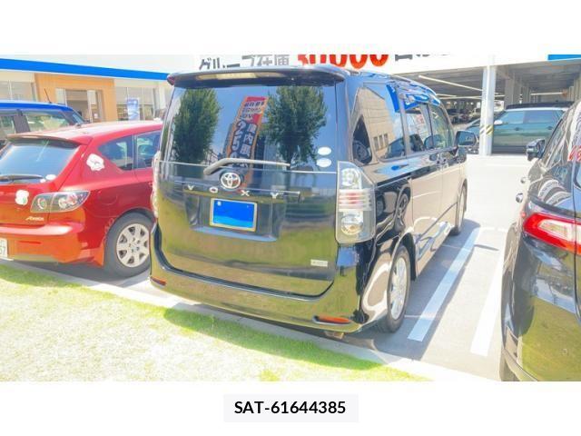 Toyota VOXY 2007-09 7790302-2