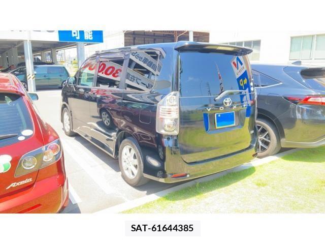 Toyota VOXY 2007-09 7790302-3