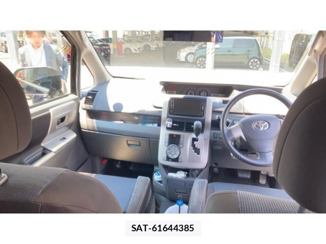 Toyota VOXY 2007-09 7790302-8