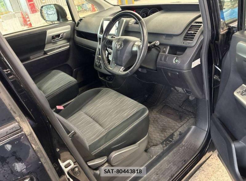 Toyota VOXY 2012-03 7791174-4