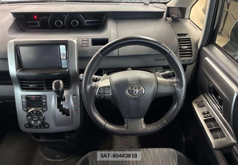 Toyota VOXY 2012-03 7791174-5