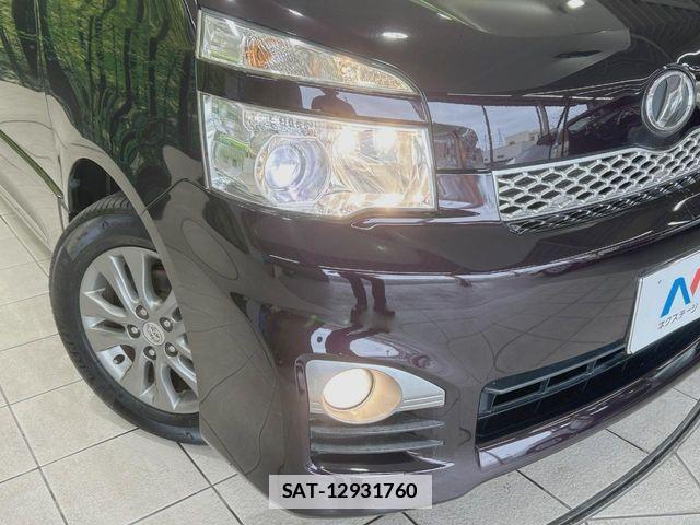 Toyota VOXY 2012-03 7790323-12