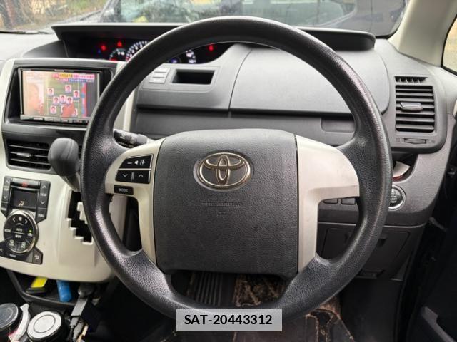 Toyota VOXY 2010-08 7790299-10