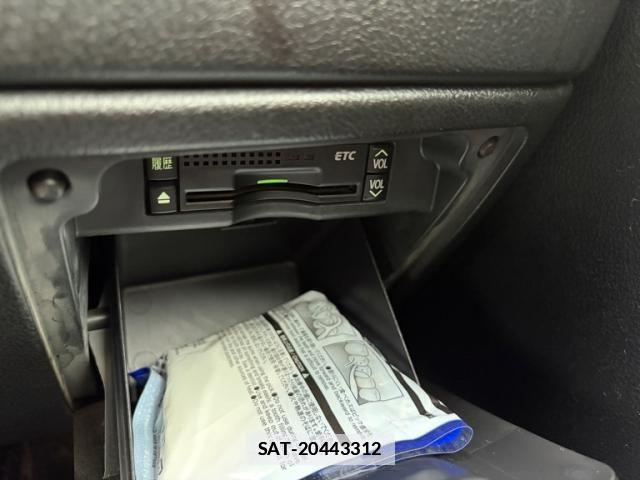Toyota VOXY 2010-08 7790299-17