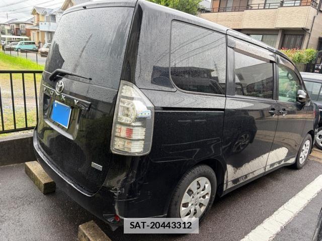 Toyota VOXY 2010-08 7790299-2