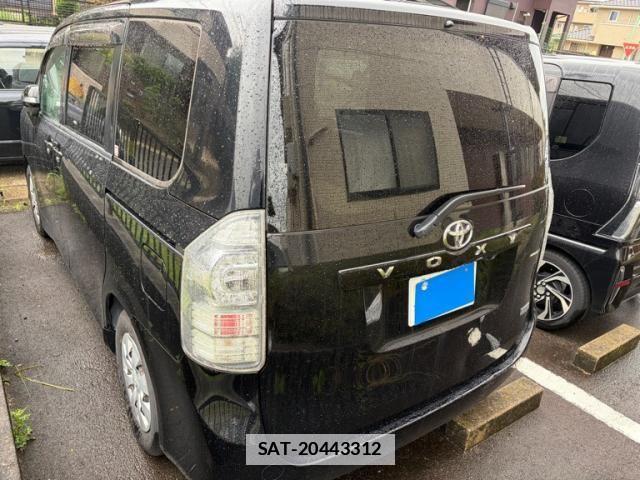 Toyota VOXY 2010-08 7790299-3