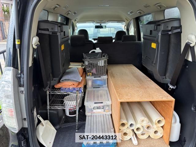 Toyota VOXY 2010-08 7790299-6
