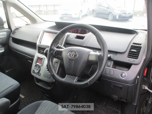 Toyota VOXY 2012-03 7880400-9