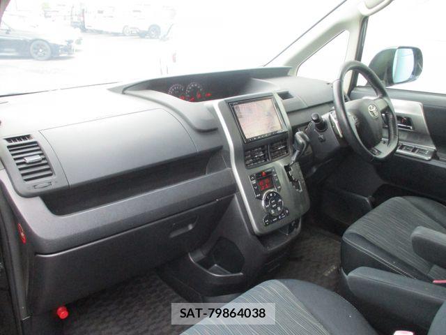 Toyota VOXY 2012-03 7880400-11