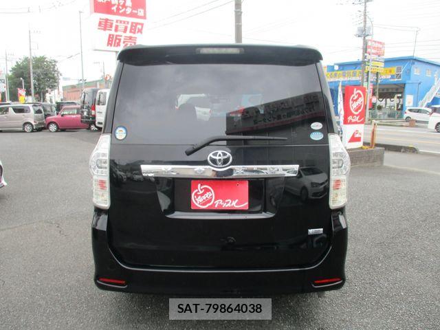 Toyota VOXY 2012-03 7880400-6