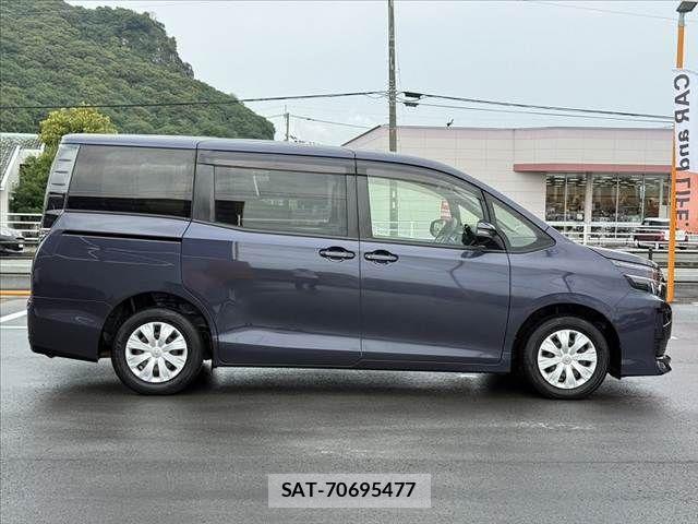 Toyota VOXY 2015-11 7880392-11