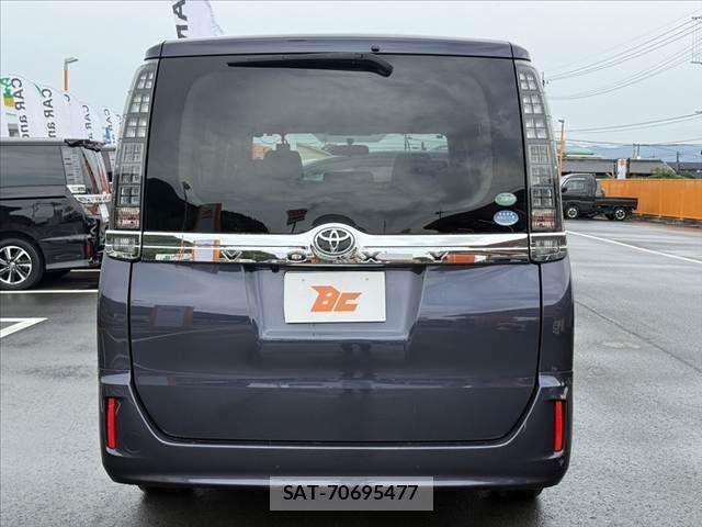 Toyota VOXY 2015-11 7880392-13