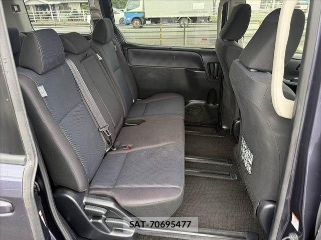 Toyota VOXY 2015-11 7880392-16