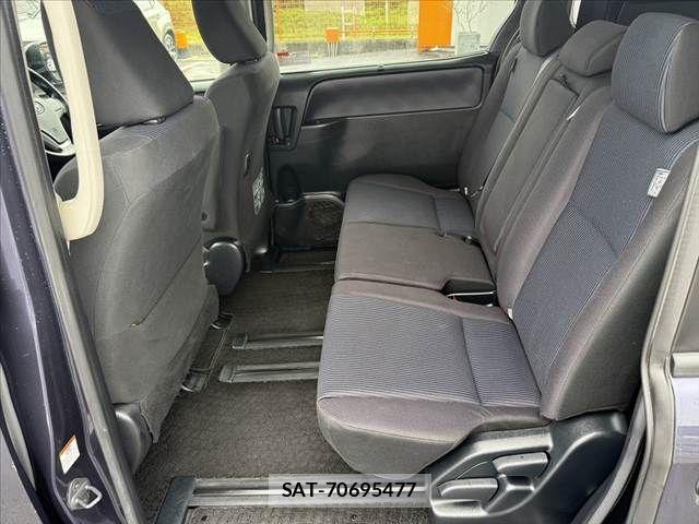 Toyota VOXY 2015-11 7880392-17